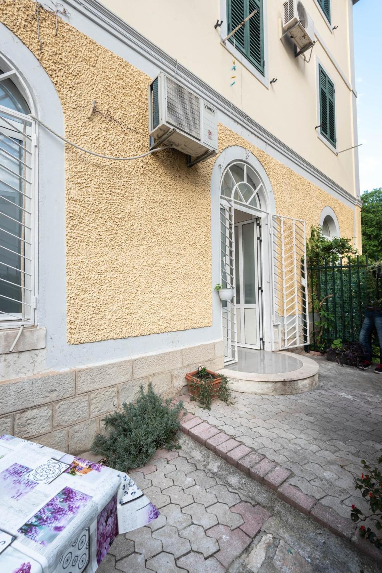 Apartman Dobri Сплит Екстериор снимка